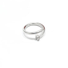 Cargar imagen en el visor de la galería, Anillo Diseño de Clavo con circonias - 3 colores disponibles
