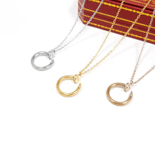 Cargar imagen en el visor de la galería, Collar Tipo Clavo con Brillantes
