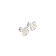Cargar imagen en el visor de la galería, Aretes Diseño de Trébol Tono Plateado
