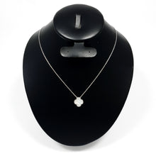 Cargar imagen en el visor de la galería, Collar Diseño Trébol Tono Plateado
