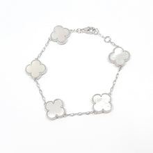 Cargar imagen en el visor de la galería, Pulsera Diseño Trebol Plateada (Distintos Colores)
