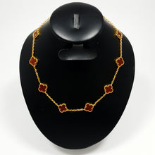 Cargar imagen en el visor de la galería, Collar Diseño de 10 Tréboles Tono Dorado c/Rojo
