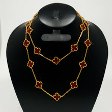 Cargar imagen en el visor de la galería, Collar Diseño de 20 Tréboles Rojos con Dorado
