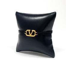 Cargar imagen en el visor de la galería, Pulsera Valentino VLogo dije Dorado (Diferentes colores)
