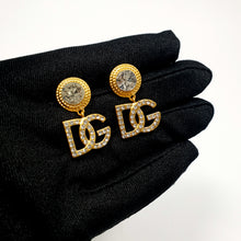 Cargar imagen en el visor de la galería, Aretes Dolce &amp; Gabanna DG
