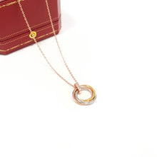 Cargar imagen en el visor de la galería, Collar Triple Aro Entrelazado
