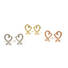 Cargar imagen en el visor de la galería, Aretes T&amp;Co Loving Heart
