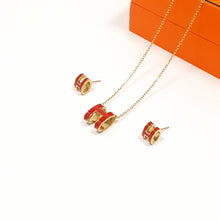 Cargar imagen en el visor de la galería, Juego Hermes Pop Collar y Aretes (Dorado con Rojo)
