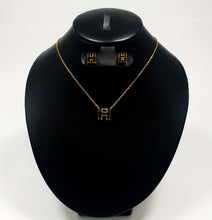 Cargar imagen en el visor de la galería, Juego Hermes Pop Collar y Aretes (Dorado con Negro)
