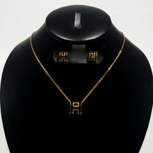 Cargar imagen en el visor de la galería, Juego Hermes Pop Collar y Aretes (Dorado con Negro)
