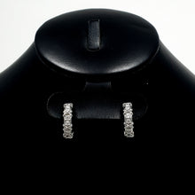 Cargar imagen en el visor de la galería, Aretes T&amp;Co Sixteen Stone
