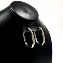Cargar imagen en el visor de la galería, Aretes TC diseño lock con circonías
