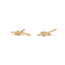 Cargar imagen en el visor de la galería, Aretes TC diseño Knot con Circonias (Dorados y Plateados)
