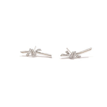 Cargar imagen en el visor de la galería, Aretes TC diseño Knot con Circonias (Dorados y Plateados)

