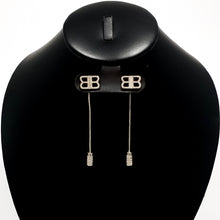 Cargar imagen en el visor de la galería, Aretes Balenciaga con Circonias
