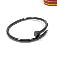 Cargar imagen en el visor de la galería, Pulsera Diseño de Clavo Liso - 3 Colores Disponibles
