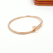 Cargar imagen en el visor de la galería, Brazalete Tipo Clavo Slim
