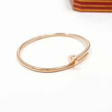 Cargar imagen en el visor de la galería, Pulsera Diseño de Clavo Liso SLIM - 3 Colores Disponibles
