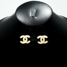 Cargar imagen en el visor de la galería, Aretes Chanel (4 diferentes colores)
