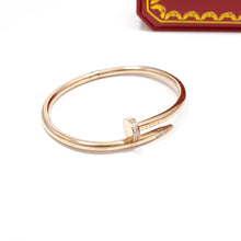 Cargar imagen en el visor de la galería, Pulsera Diseño de Clavo con Circonias - 3 Colores Disponibles
